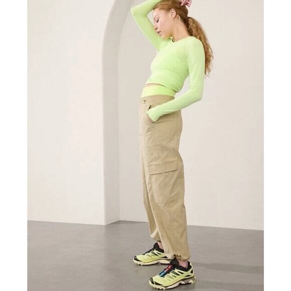 NWOT Athleta Cascade High Rise Cargo Poplin Pant Womens Size XL Beige - Picture 3 of 12